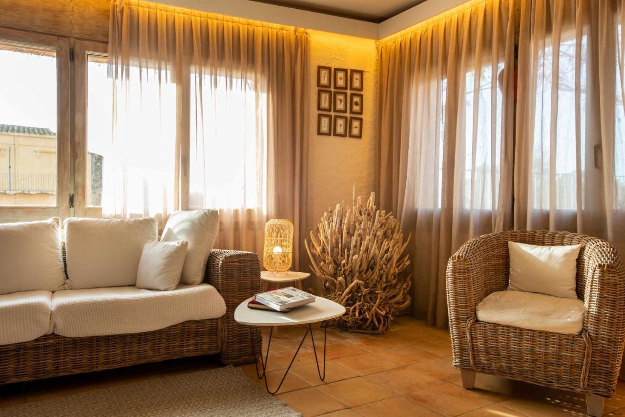 Hotel Boutique Niu De Sol - Designed For Adults 帕劳·萨巴尔德拉 外观 照片